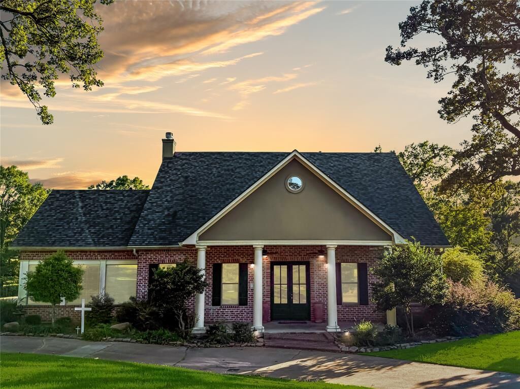 Property Photo:  11 Fair Oaks Drive  LA 71037 