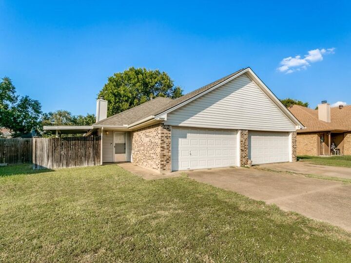 Property Photo:  7501-7503 April Lane  TX 76182 