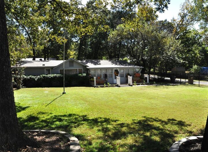 Property Photo: 9939 Shoreline Drive TX 75169