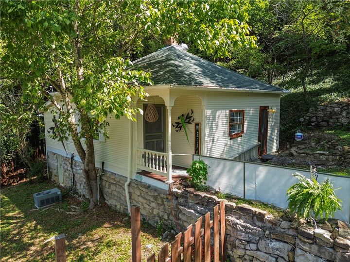 Property Photo: 17 Flint Street AR 72632