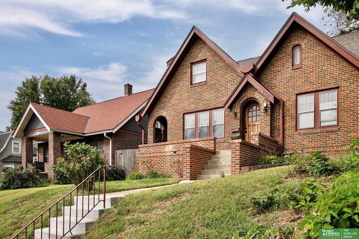 Property Photo:  1112 S 60th Street  NE 68106 