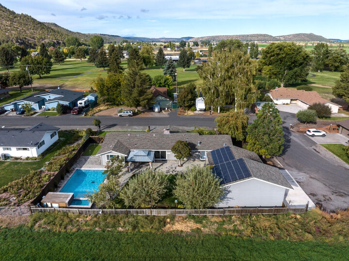 Property Photo: 198 NE Marmot Lane OR 97754