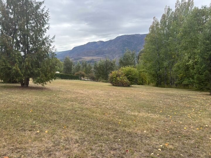 Photo de la propriété: 2481 Squilax-Anglemont Road BC V0E 1M4
