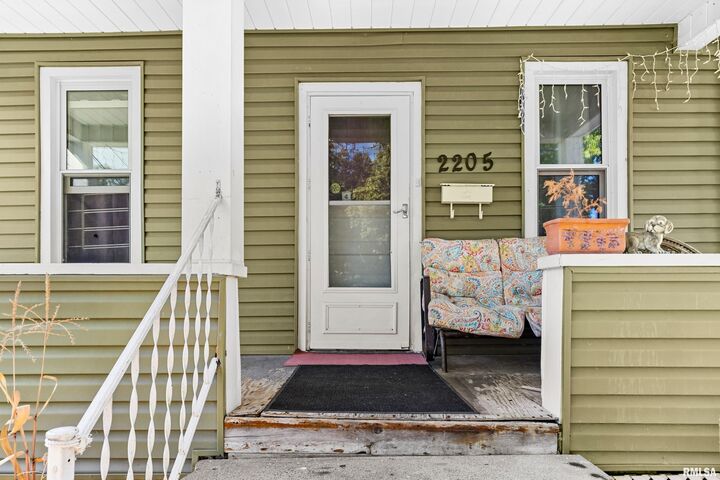 Property Photo: 2205 N Maryland Avenue IL 61603