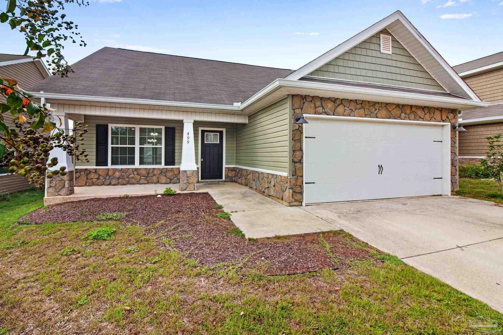 Property Photo: 499 Eisenhower Dr FL 32539