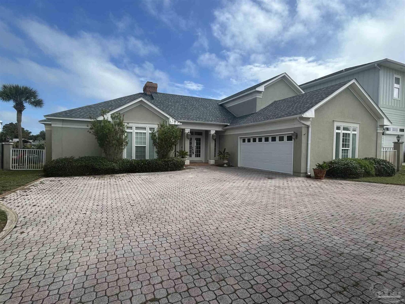 Property Photo: 1098 Harbor Ln FL 32563