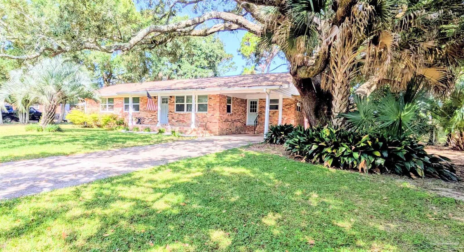 Property Photo:  1370 Tunis St  FL 32503 