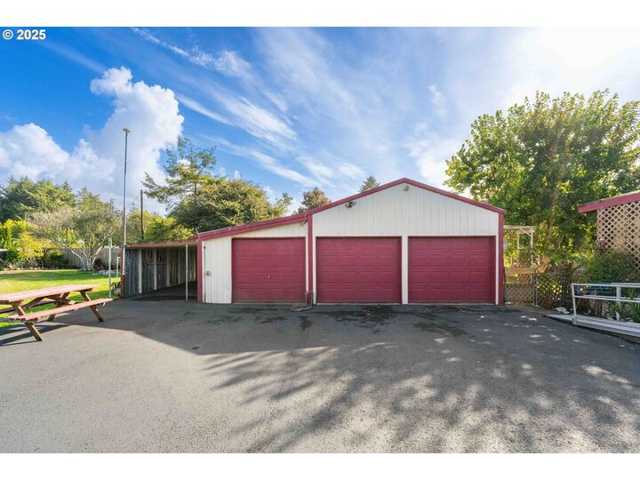 Property Photo:  90994 Beacon Ln  OR 97420