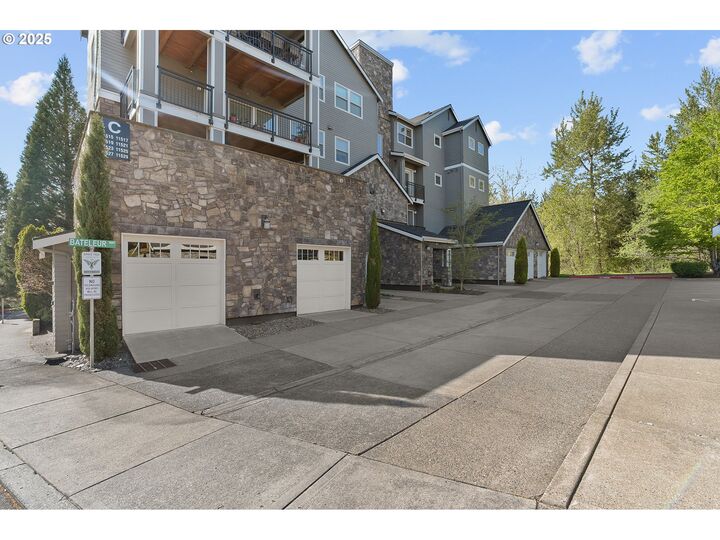 Property Photo:  11525 SE Bateleur Way  OR 97086 