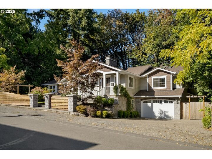 Property Photo:  289 G Ave  OR 97034 