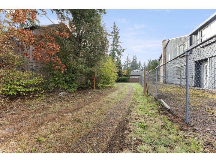 Property Photo:  12624 SE Powell Blvd  OR 97236 