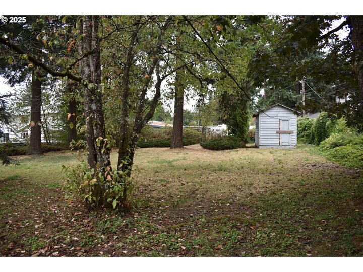 Property Photo:  12624 SE Powell Blvd  OR 97236 