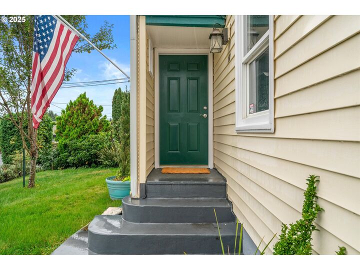 Property Photo: 741 SE Tampa St WA 98607