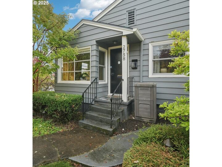 Property Photo:  2758 NE Schuyler St  OR 97212 