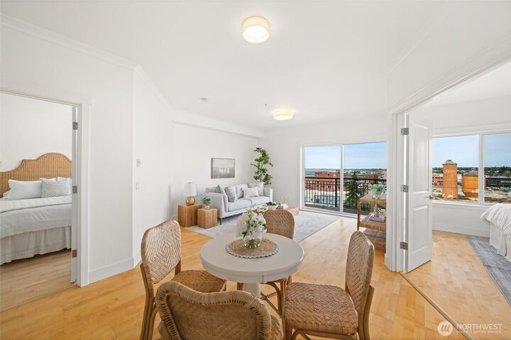 Property Photo:  1015  Railroad Avenue 518  WA 98225 
