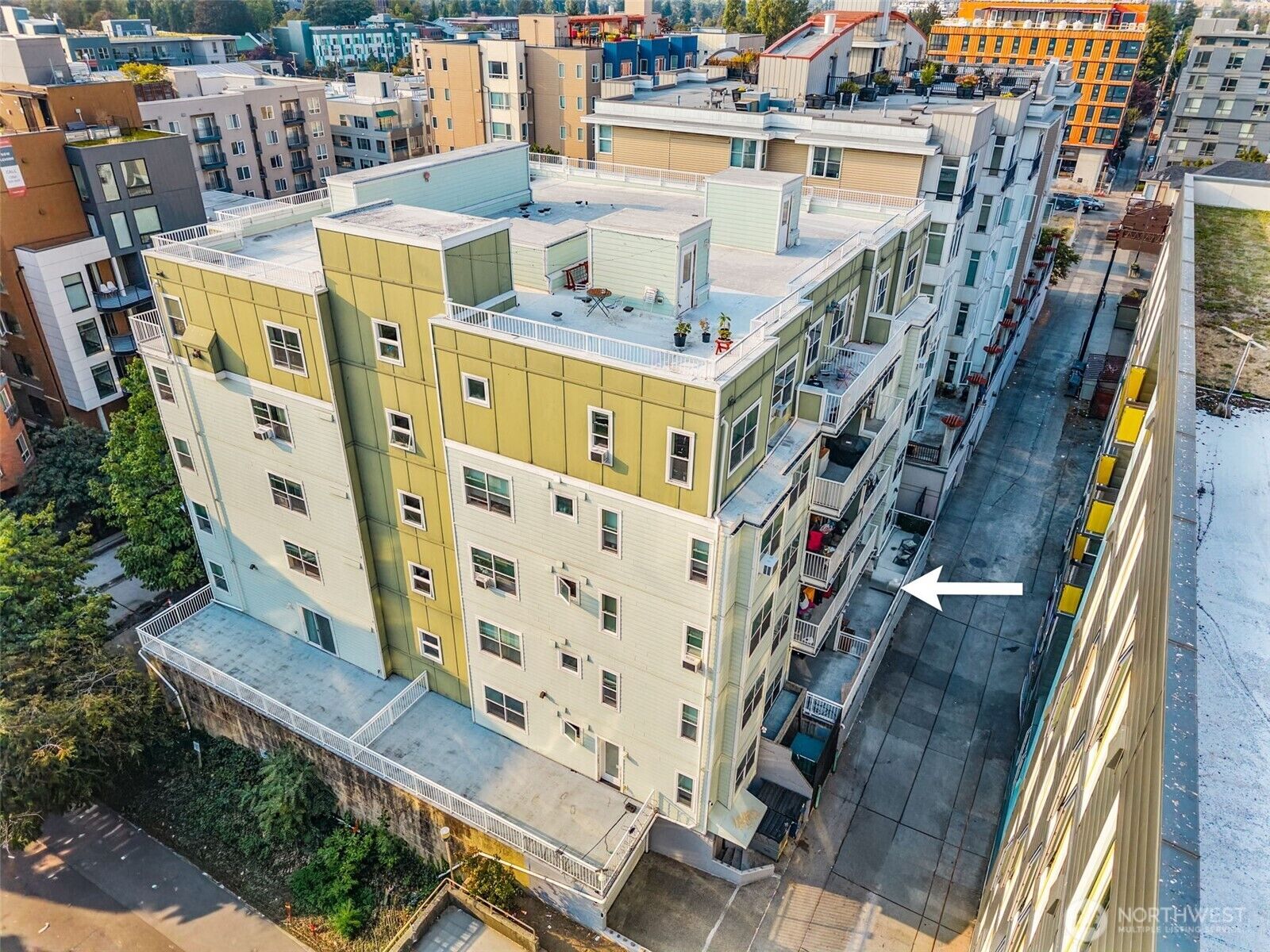 Property Photo:  4722  12th Avenue NE 203  WA 98105 