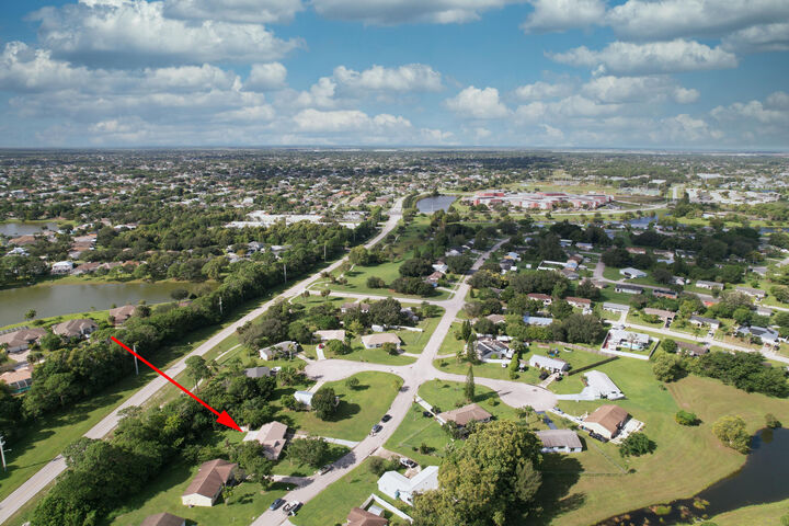 Property Photo: 310 SW Bridgeport Drive FL 34953
