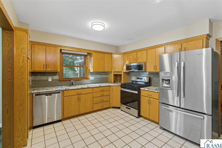 Property Photo:  221 Crestwood Drive  MN 56003 