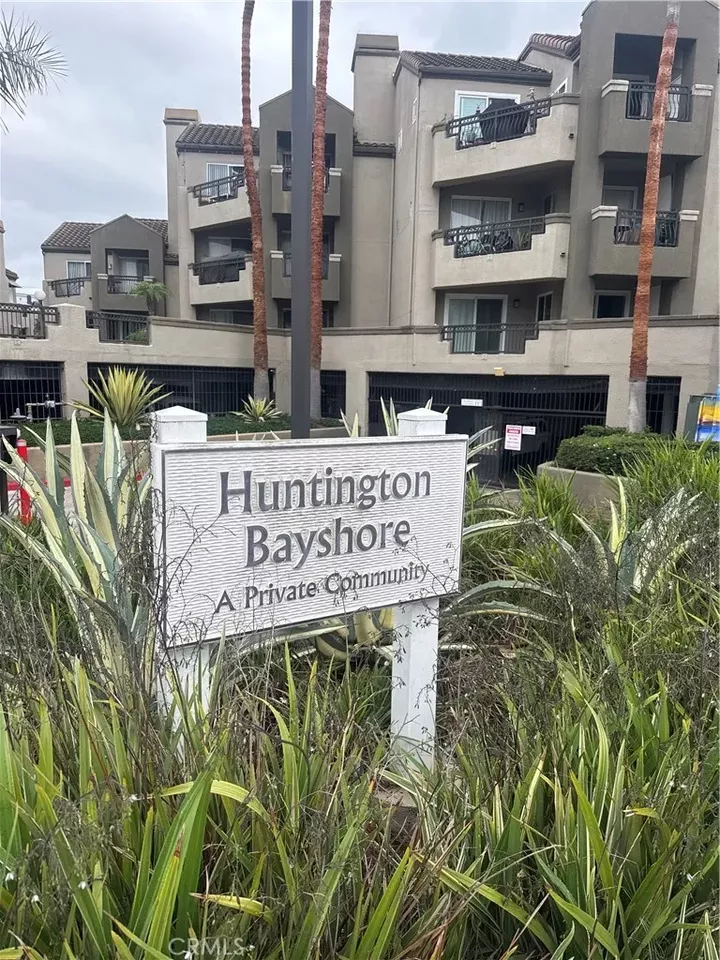 400 Lake St #208  Huntington Beach CA 92648 photo