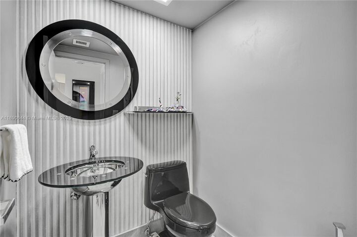 Property Photo: 20191 E Country Club Dr 2606 FL 33180