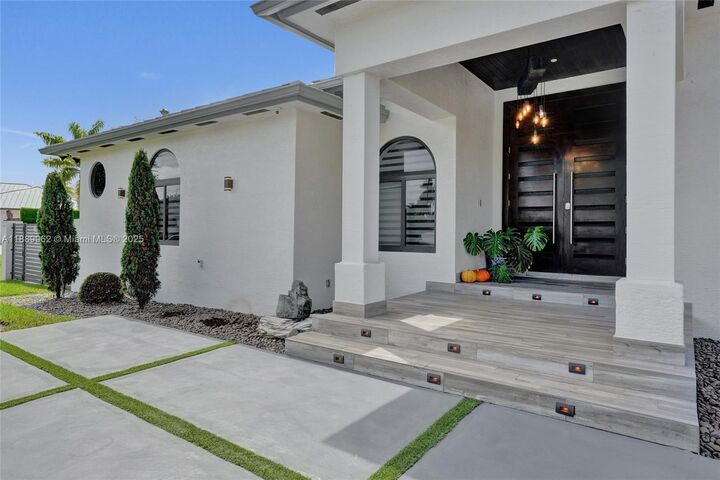 Property Photo:  2600 SW 128th Ct  FL 33175 