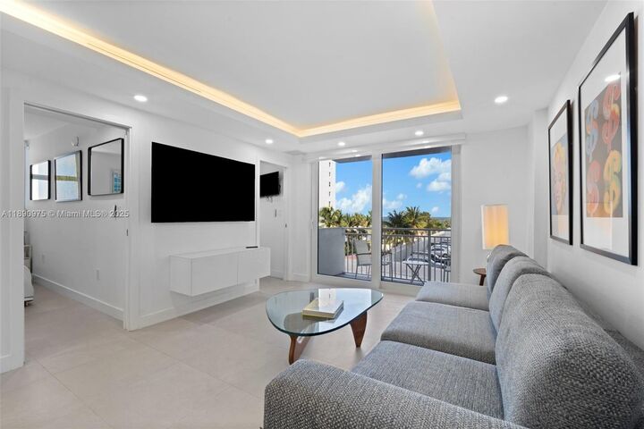 Property Photo:  345 Ocean Dr 326  FL 33139 