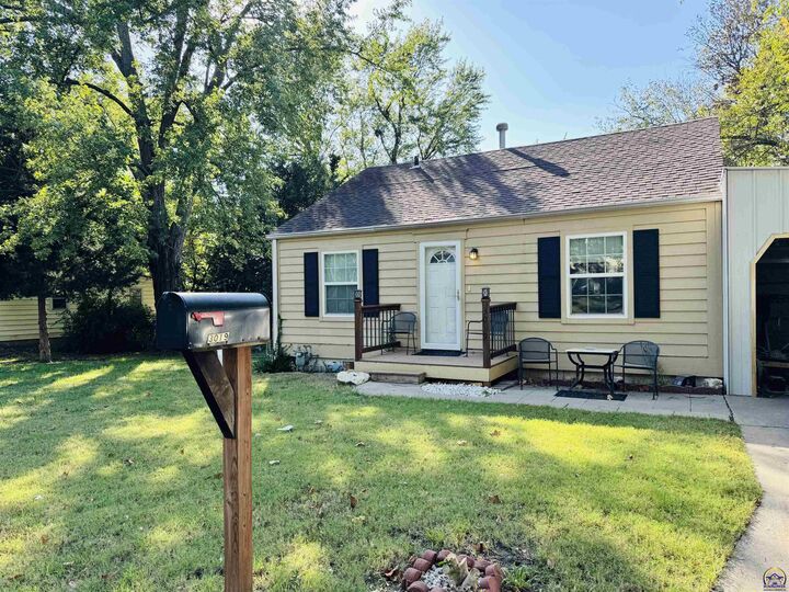 Property Photo: 3019 SE Colorado Ave KS 66605