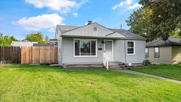 Property Photo:  5708 N Elm St  WA 99205 