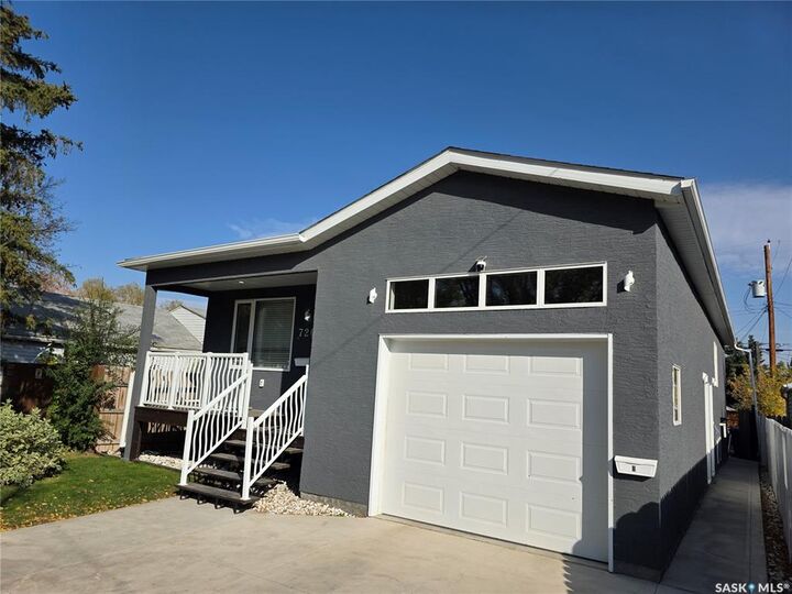 Property Photo:  720 O Avenue S  SK S7M 2S5