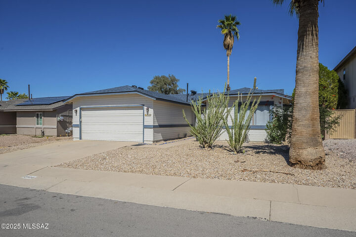 Property Photo: 2520 W Glenbrook Way AZ 85741