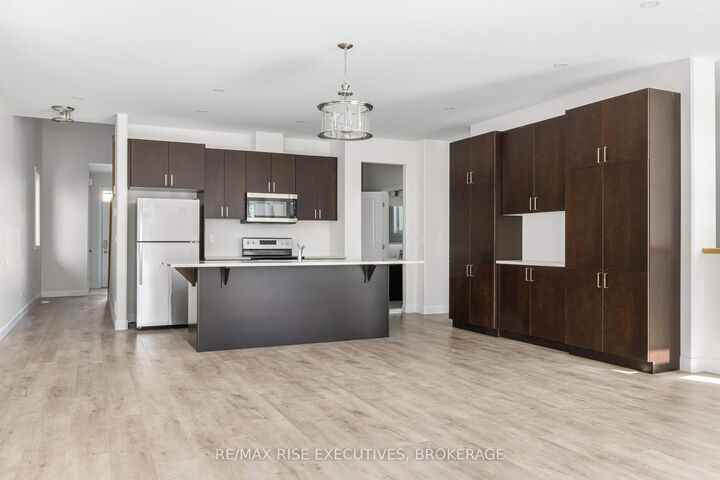 Property Photo:  32 Erie Court  ON K7N 0E3 