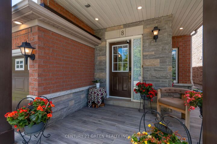 Property Photo:  8 Lampman Drive  ON M1E 5L1 