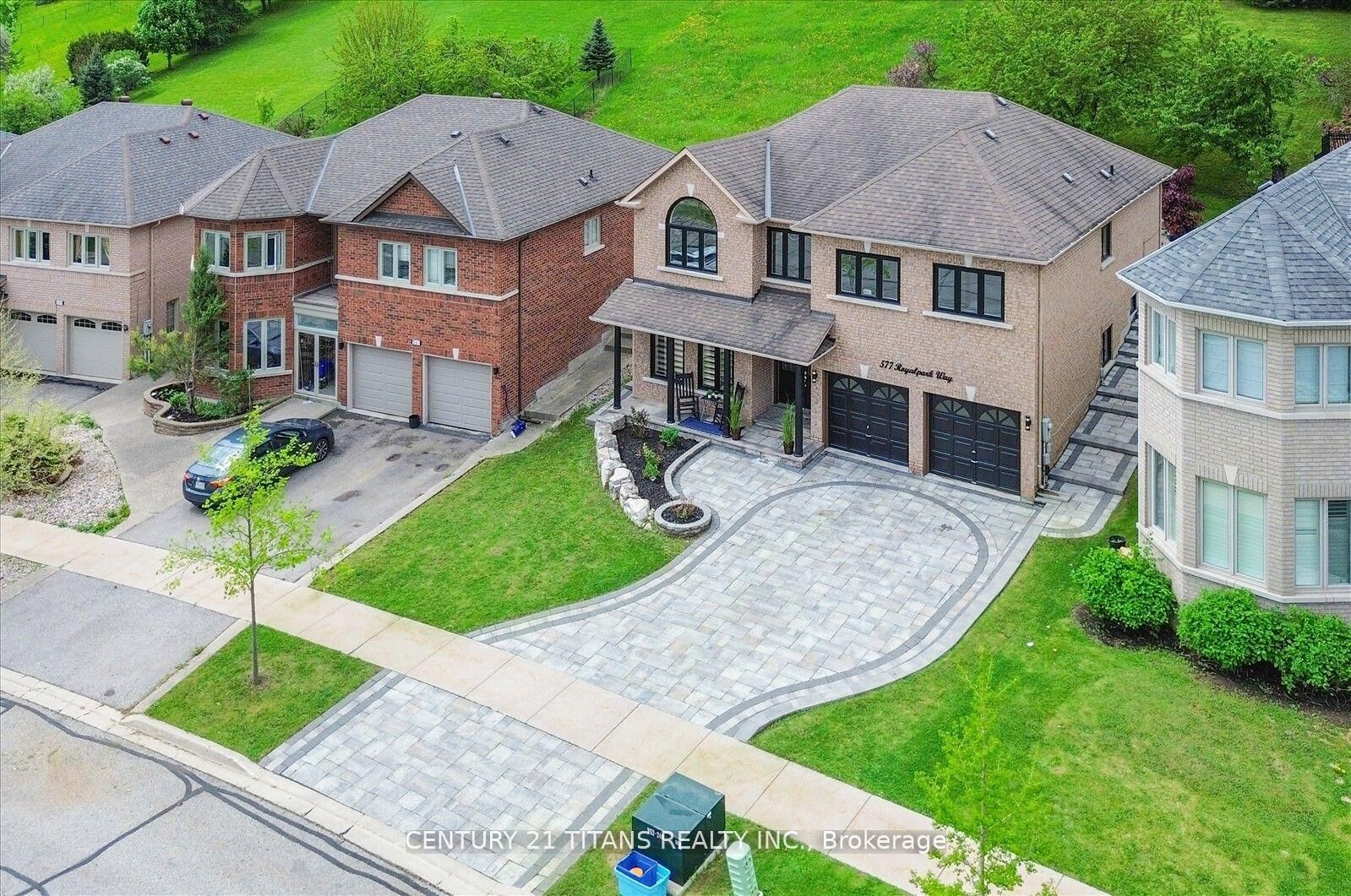 Property Photo:  577 Royalpark Way  ON L4H 1K2 