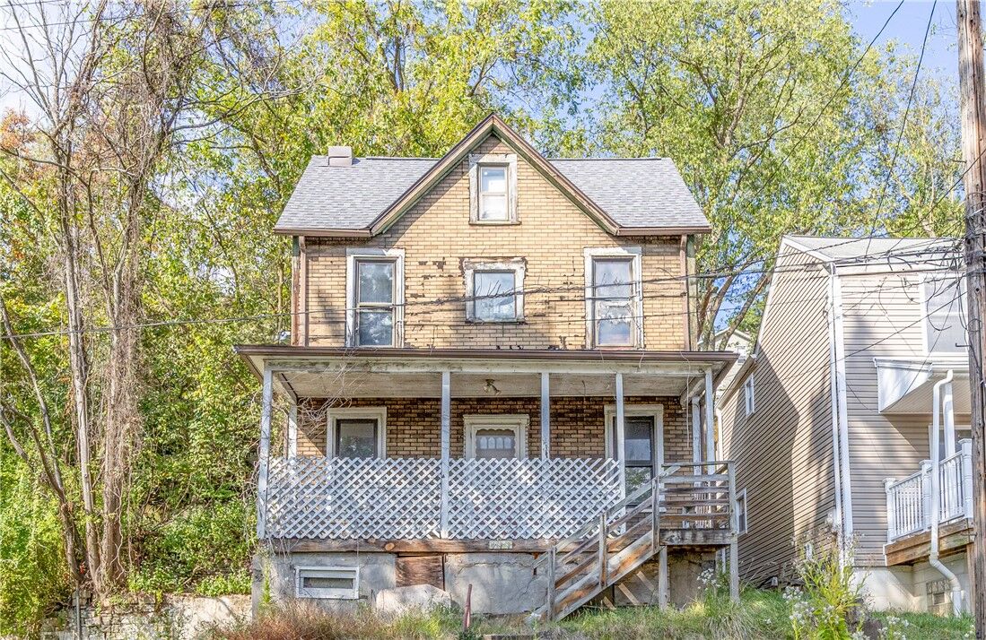 Property Photo:  633 Valley St  PA 15139 