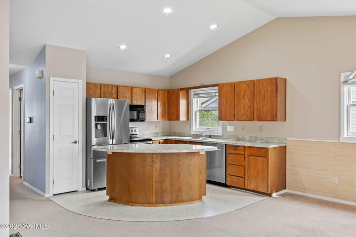 Property Photo:  4936 Apple Blossom Ct  WA 98908 