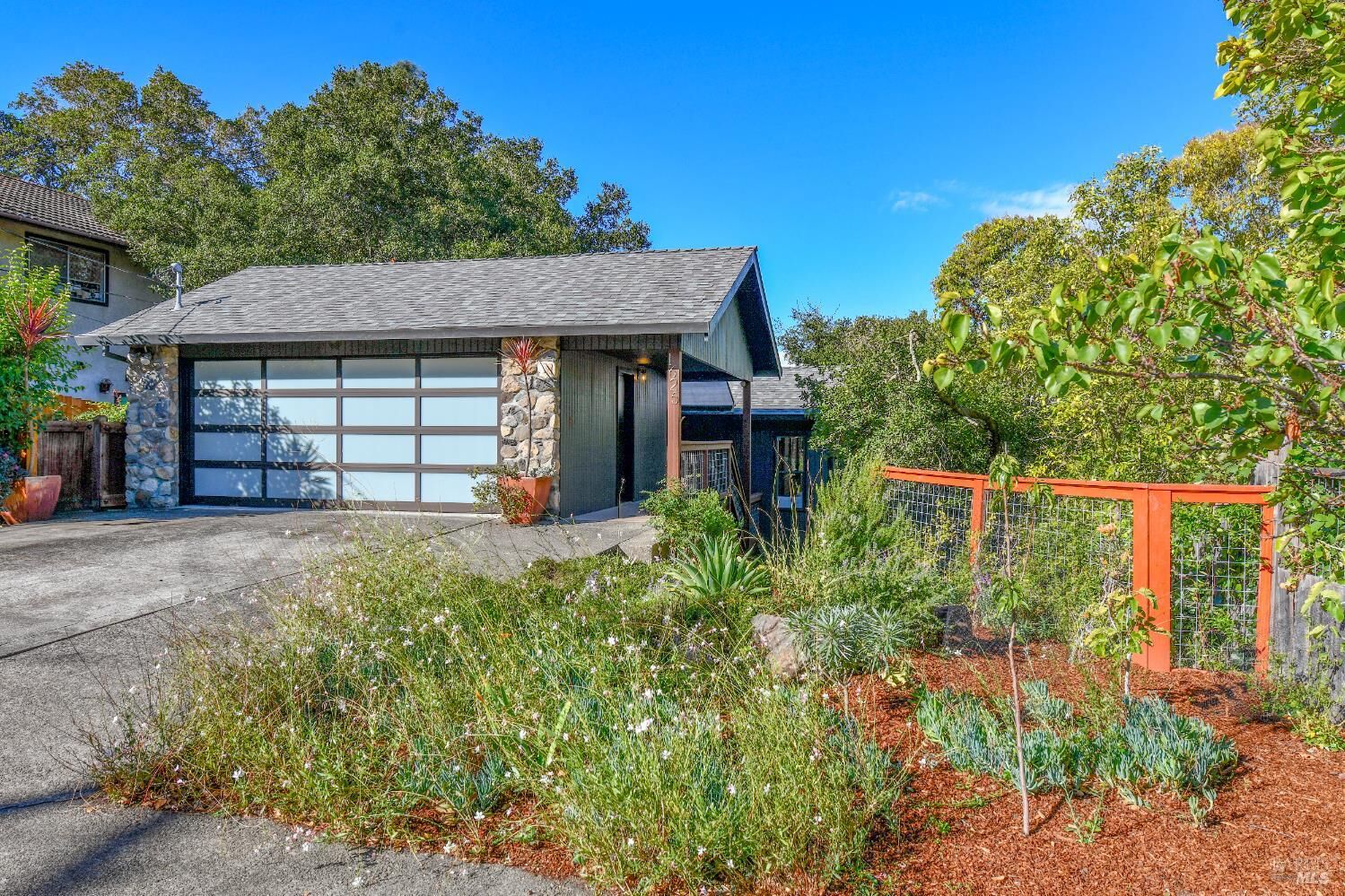 Property Photo:  1625 Meek Avenue  CA 94559 