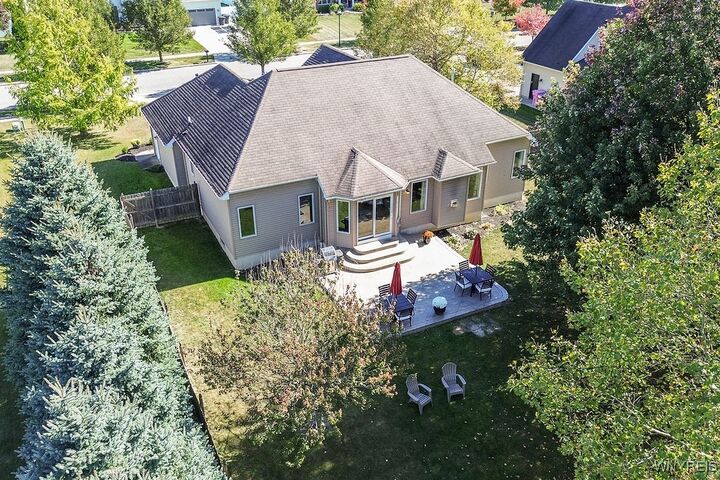 Property Photo:  1182 Majestic Woods Drive  NY 14072 