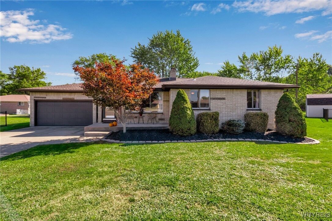 Property Photo: 36 Elmsford Court NY 14224