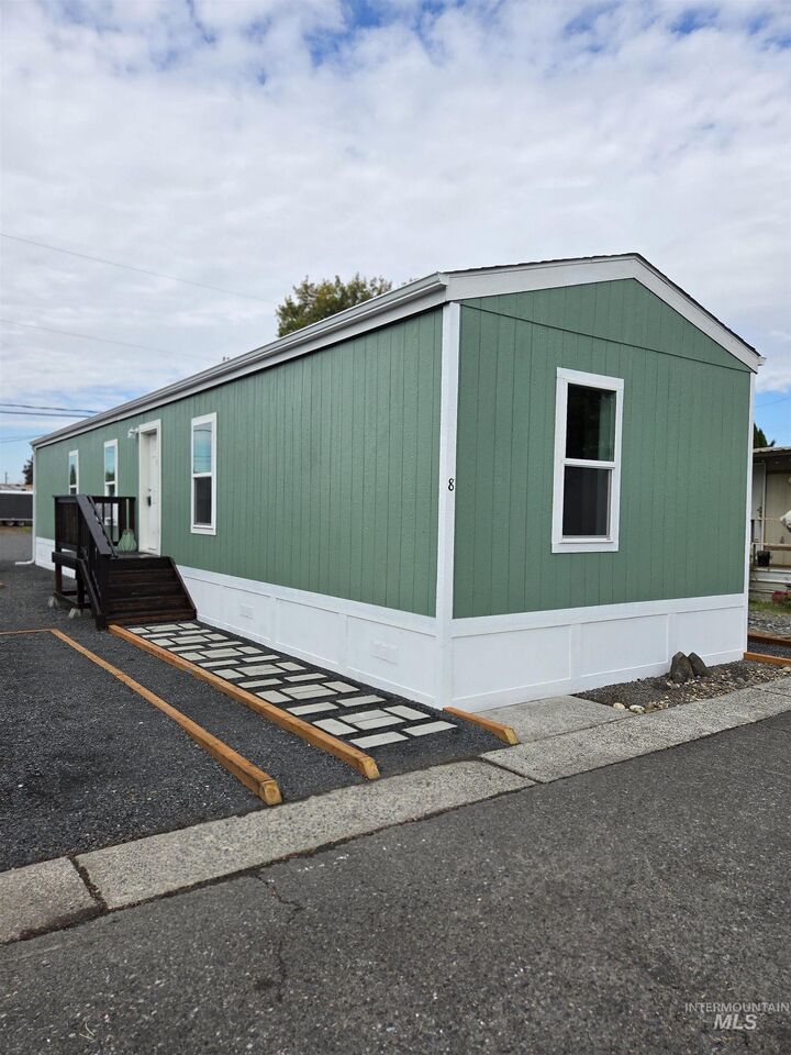 Property Photo:  928 Warner Ave 8  ID 83501