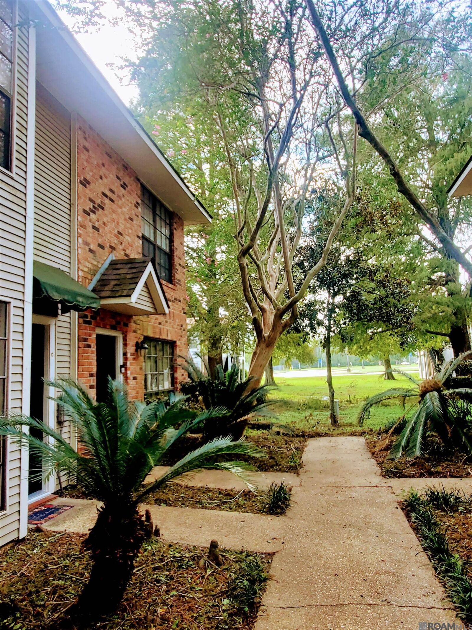 Property Photo:  2817 S Roth Ave #17-C  LA 70737