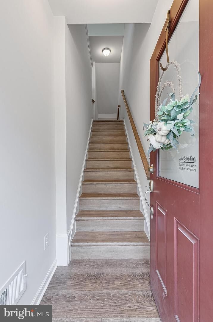 Property Photo: 604 Savile Row Terrace VA 20132