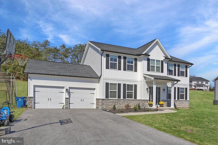 Property Photo:  509 Elm Street  PA 17112 