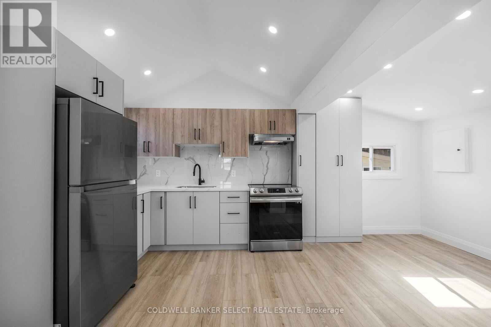 Property Photo: 338 Old Mosley Street Unit 3 ON L9Z 2H6