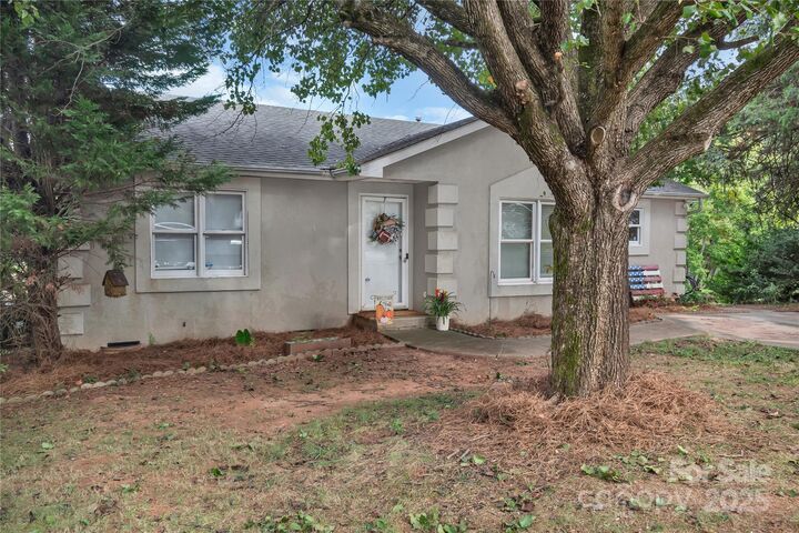 Property Photo: 1213 Sandra Court NC 28012