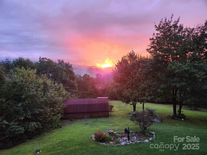 Property Photo: 951 Pine Tree Road NC 28777
