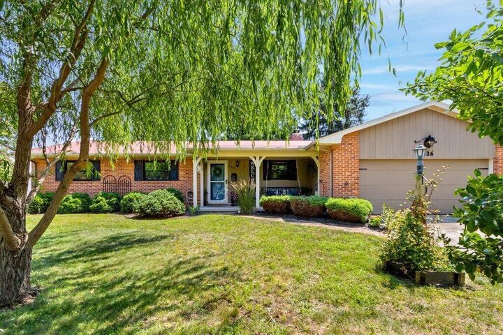 Property Photo: 4326 Kenny Road OH 43220