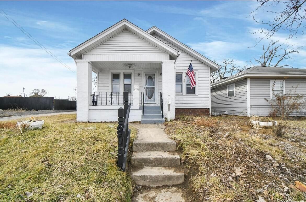Property Photo: 879 Mansfield Avenue OH 43219