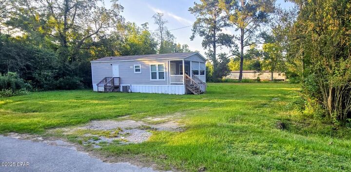 Property Photo: 233 Tennessee Street FL 32465