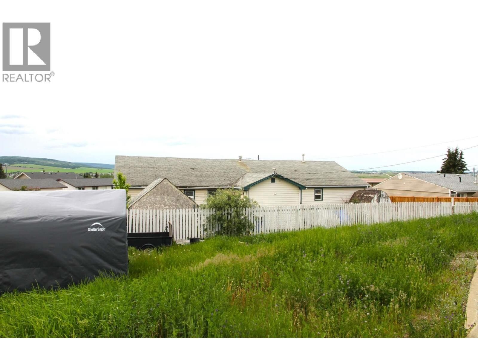 Property Photo: 900 Cornwall Crescent BC V1G 1N9