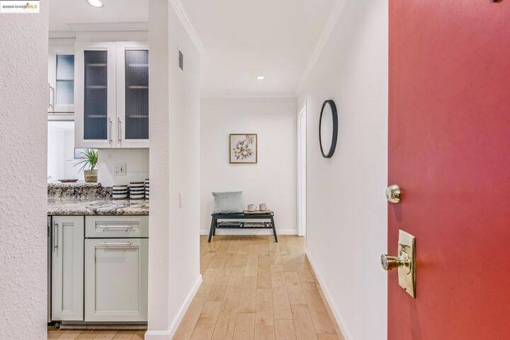 Property Photo: 811 York St 313 CA 94610